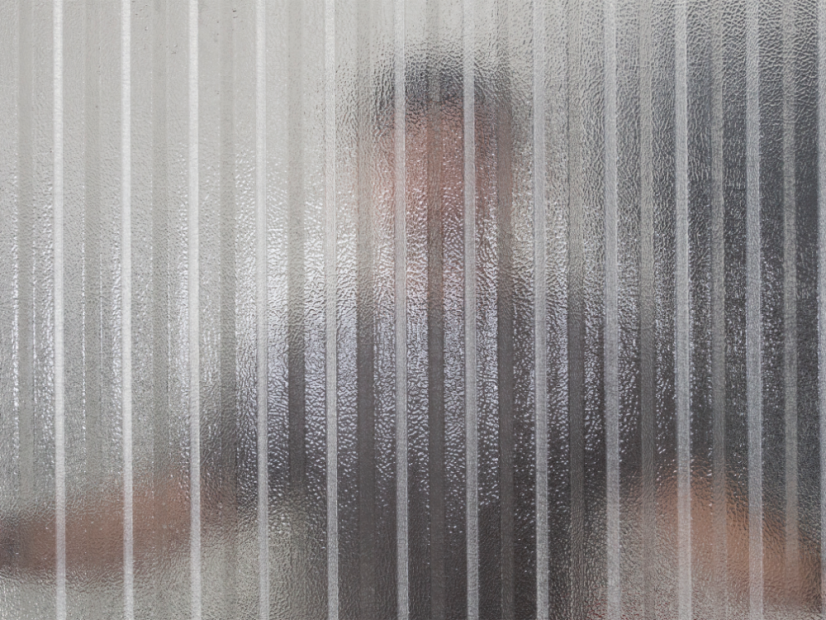 Plaque en polycarbonate trapézoïdale transparente à structure rugueuse