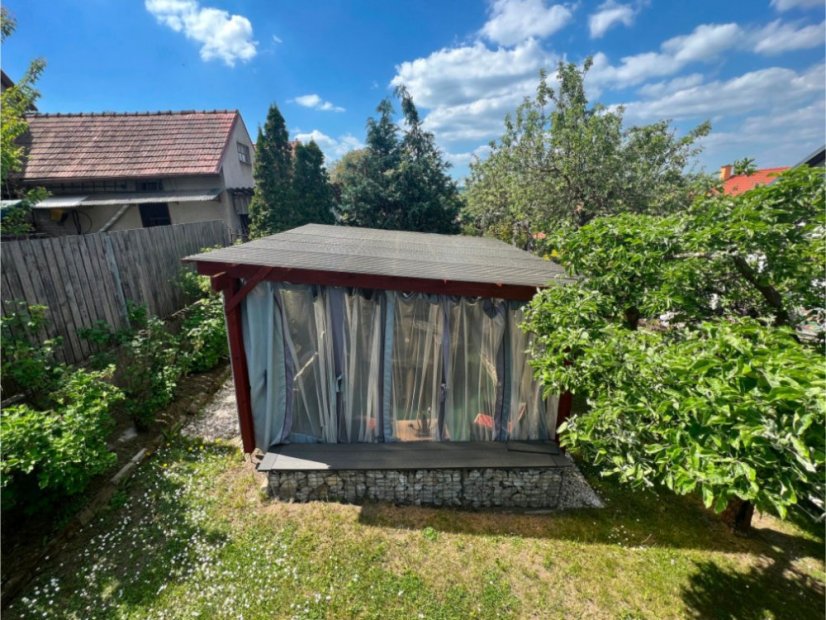 Trapézová polykarbonátová doska bronzová s jemnou štruktúrou - Rozmer: 2000 x 1060 x 0,9 mm