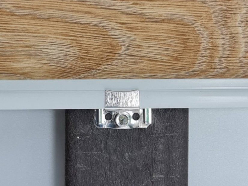 Clip de montaje para revestimiento de plástico