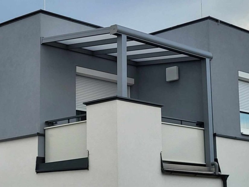 Pergola RAL 9007 v základním provedení s opálovým polykarbonátem