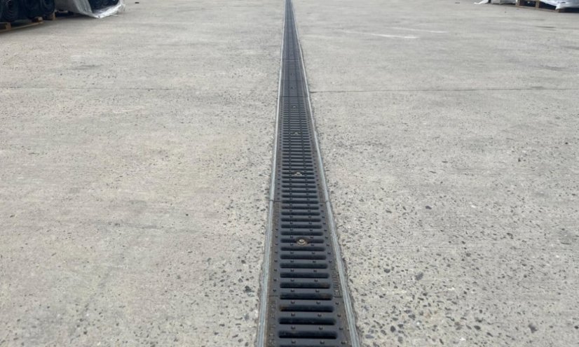 Gefäll Entwässerungsrinne Beton D400 mit Gussrost - Variante: 5 / D400