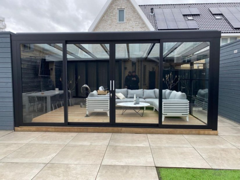 Pergola RAL 9005 s posuvnými dvěřmi