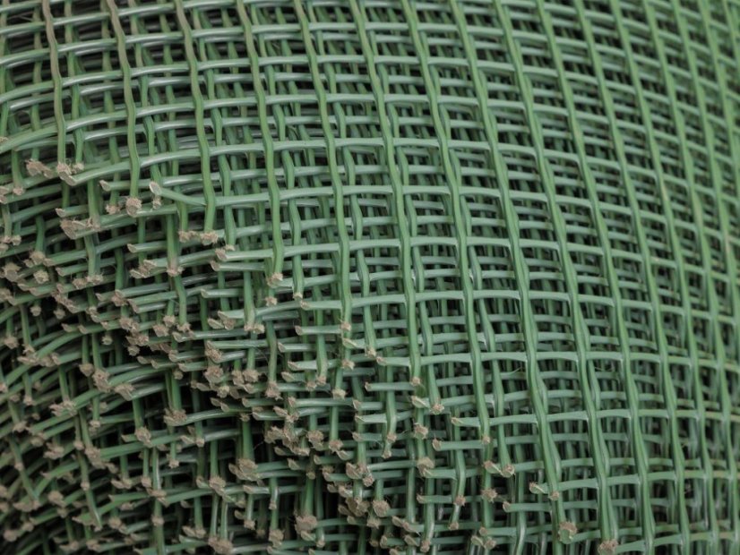 Kunststoffgeflecht als Verbissschutz für Bäume