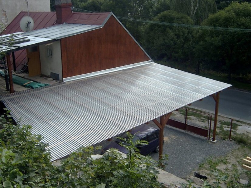 Antracit, finom struktúrájú víztiszta polikarbonát trapézlemez - Méret: 2500 x 1060 x 0,9 mm