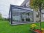 Pergola RAL 7016 s posuvnými stěnami, boční výplní LED osvětlením a opálovým polykarbonátem